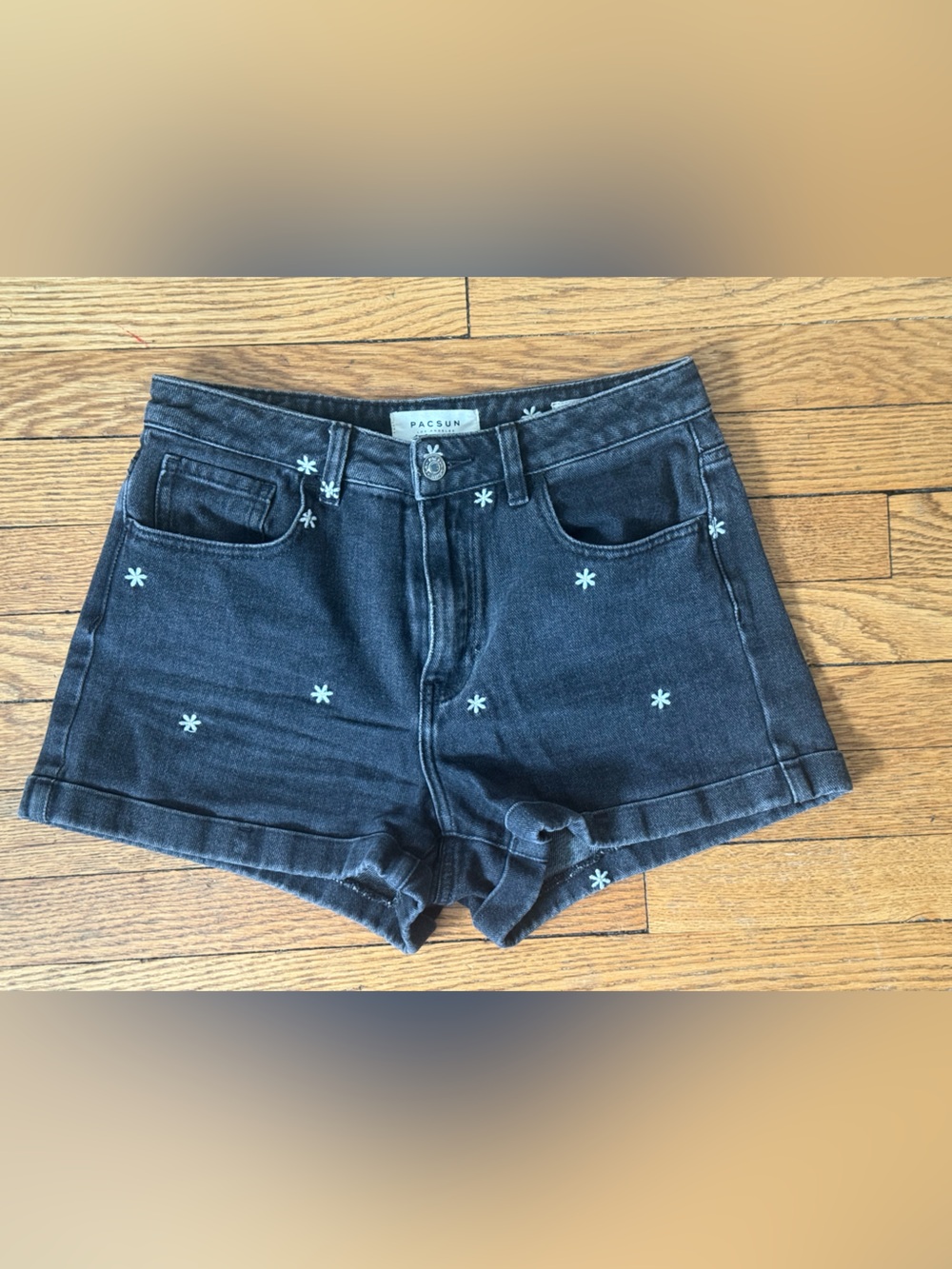 PacSun Black Denim Daisy Embroidered Mom Shorts - Size 26